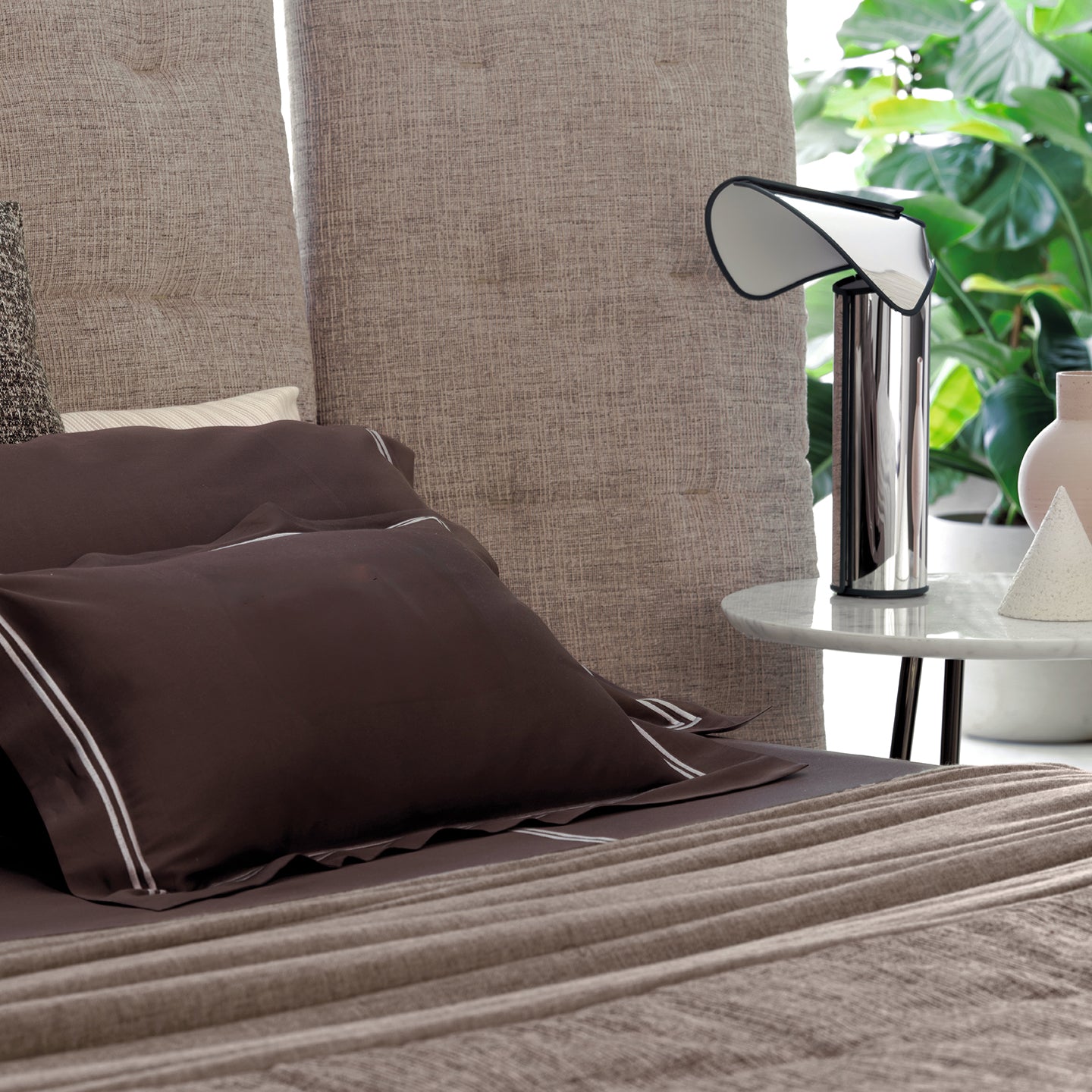 Chiara Table