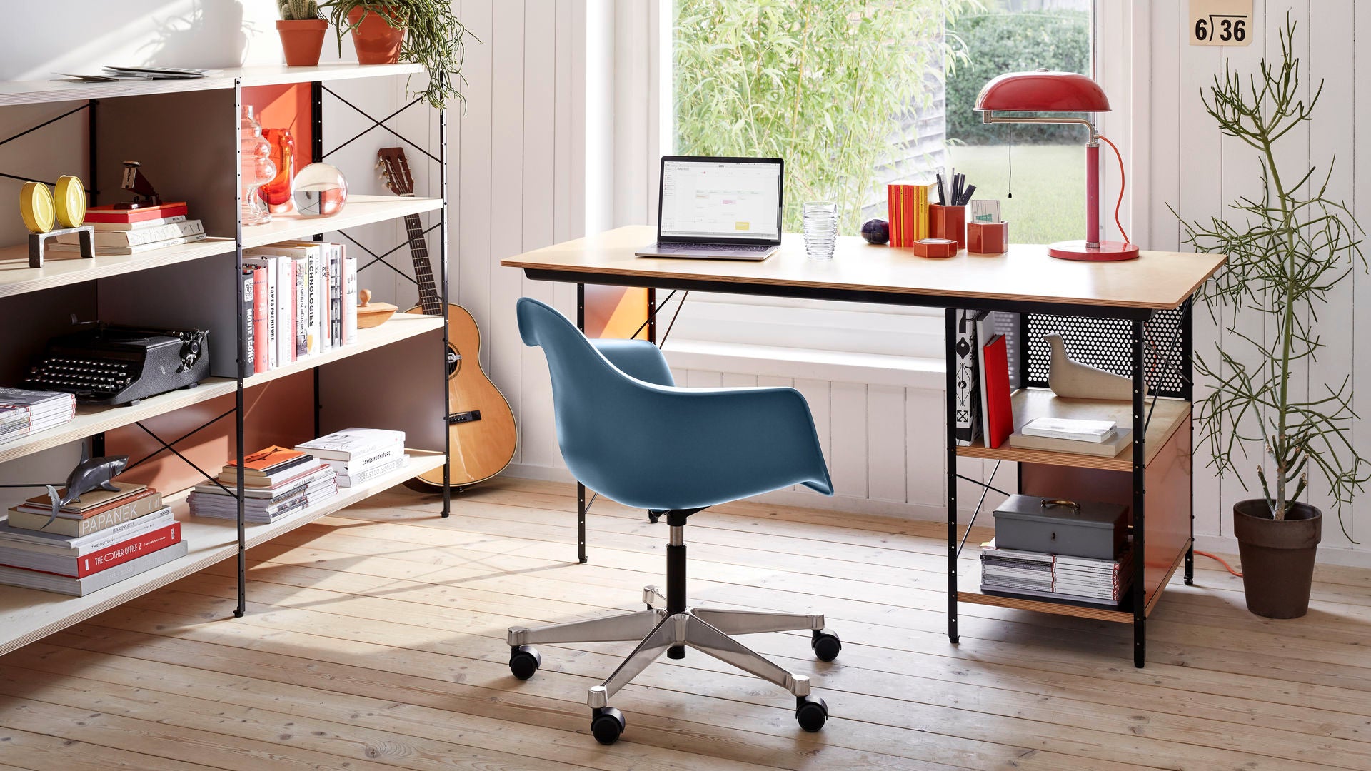 Eames Plastic Armchair RE PACC