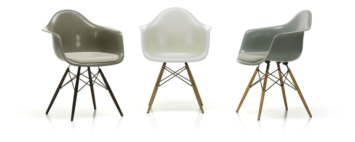 Eames Fiberglass Armchair DAW