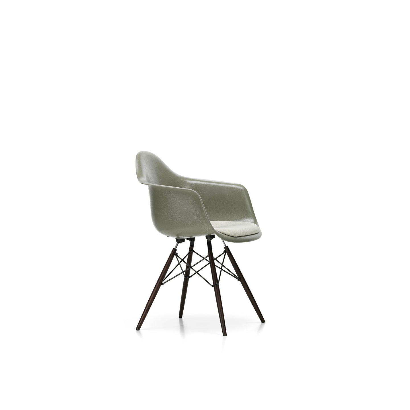Eames Fiberglass Armchair DAW